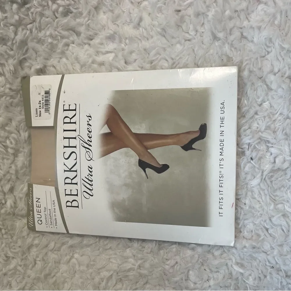 New Plus size Berkshire Ultra Sheers in Light Beige size 1X-2X .